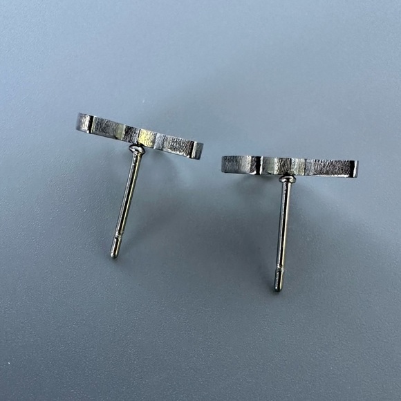 Stainless Steel Waterproof Bulldog Studs - Picture 5 of 9